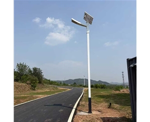 银川路边太阳能路灯安装